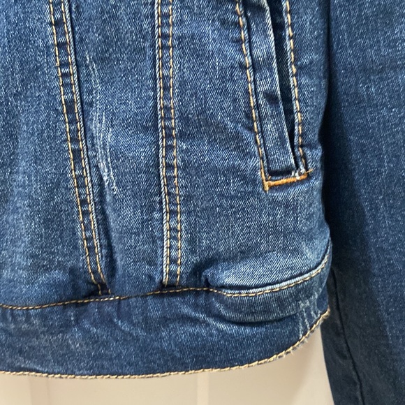 Dark denim lightly distressed Jean jacket TORRID size 1 (plus) - Picture 4 of 17